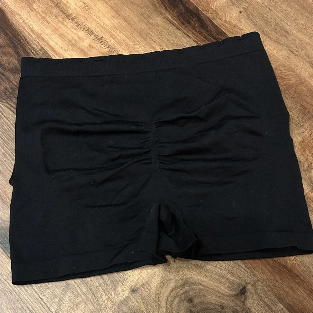 Marilyn Monroe Black Spanks Shorts - Picture 2 of 6